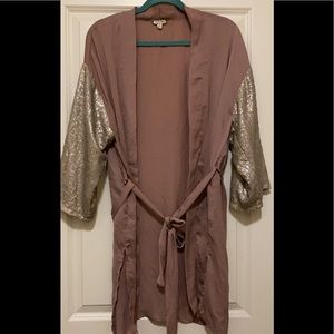 Kimono with golden sequins sleeves